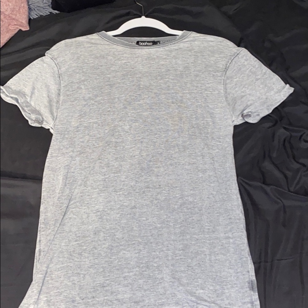 Grey t shirt